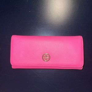 🩷Tory Burch Pink Robinson Envelope Continental Wallet🩷